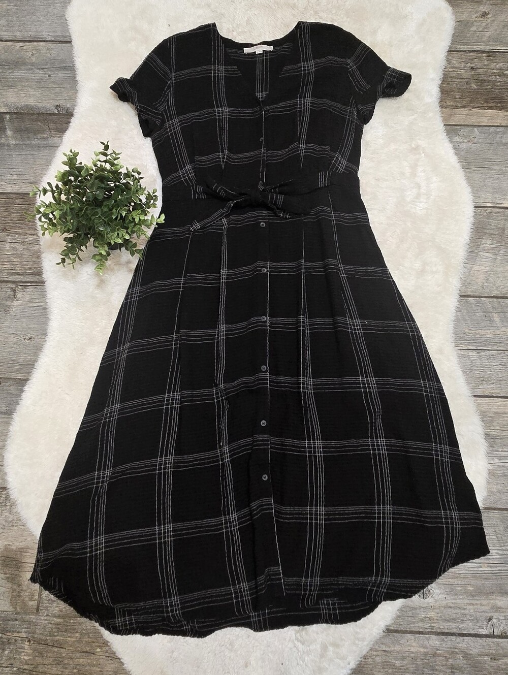 LOFT Black & White Plaid V-Neck Midi Button-Front TIe-Waist Shirt Dress, 10